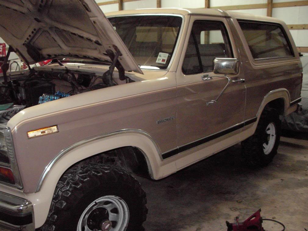  a clean Ford Bronco This will be converted to fuel injection as well 